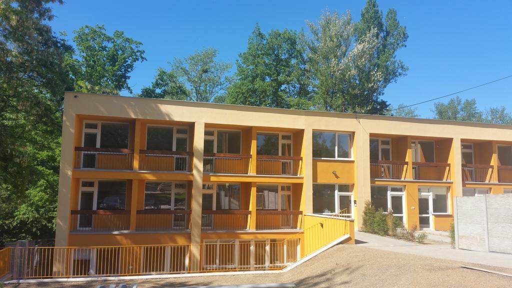 Aparthotel Usmev Острава Экстерьер фото